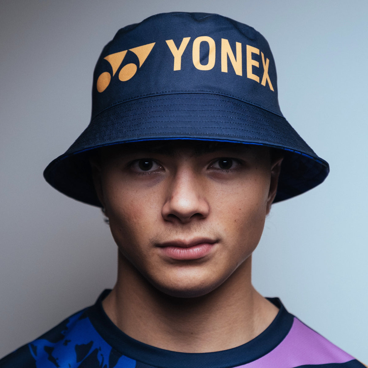 Yonex Legend’s Crown – Reversible Bucket Hat (Ink Blue | Celestial Purple / Pale Gold) Yonex CNY2026 Reversible Bucket Hat A Unisex Clothing Yonex
