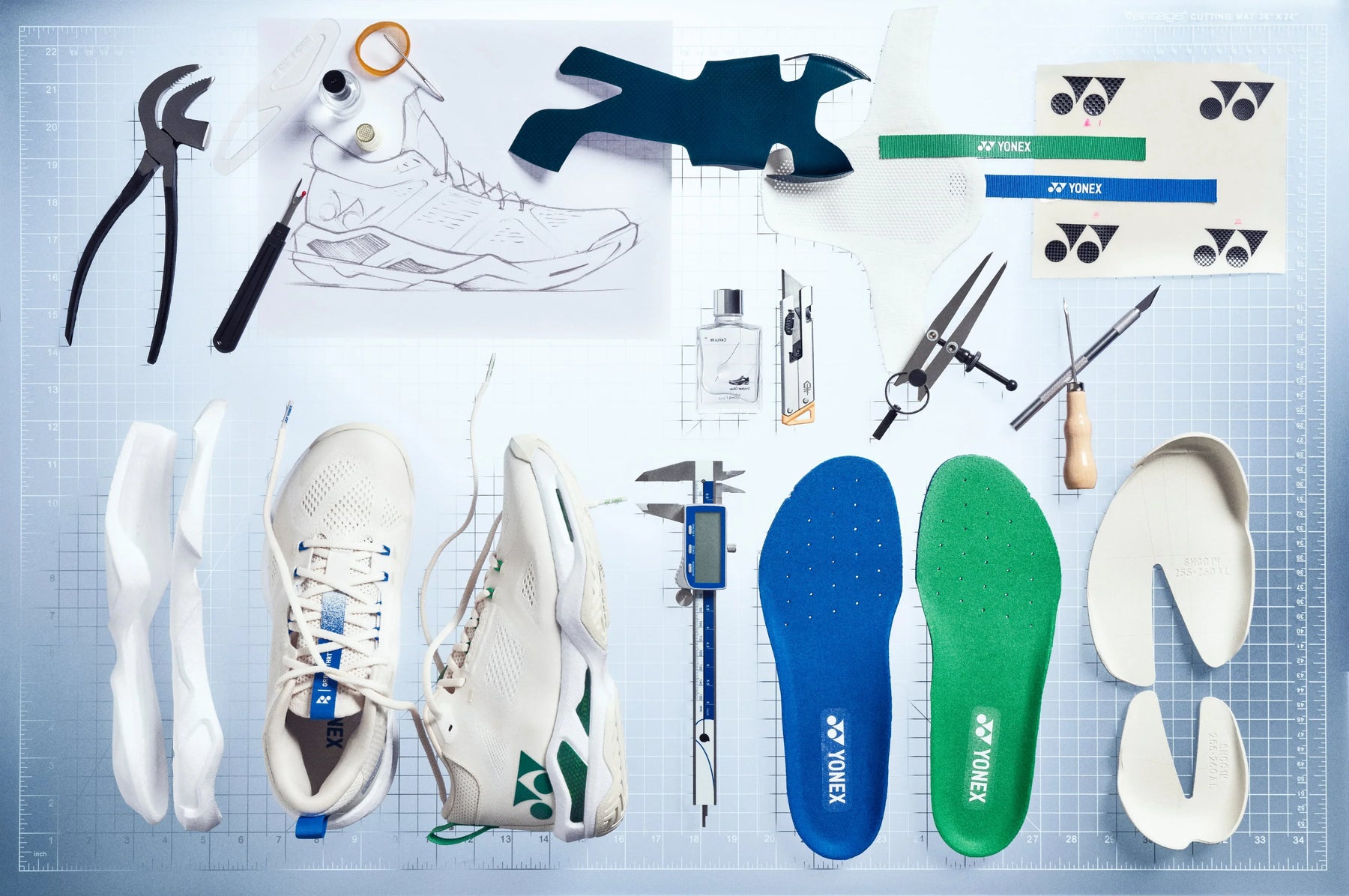 PRE-ORDER Yonex Grpht Thrttl Concept Shoes Women