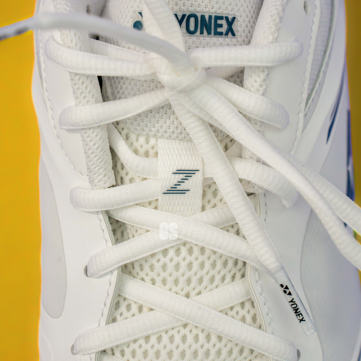 Yonex Power Cushion 65Z4 Men's Overhead Top-Down Pair White