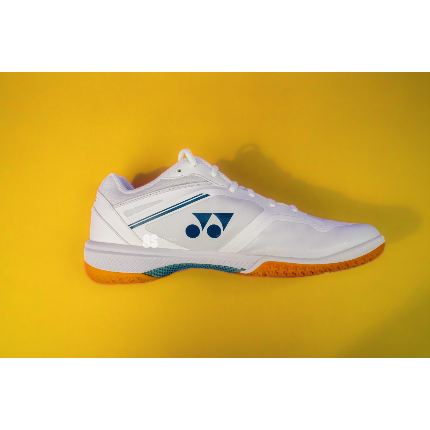 Yonex Power Cushion 65Z4 Men's Pair Side Angle White